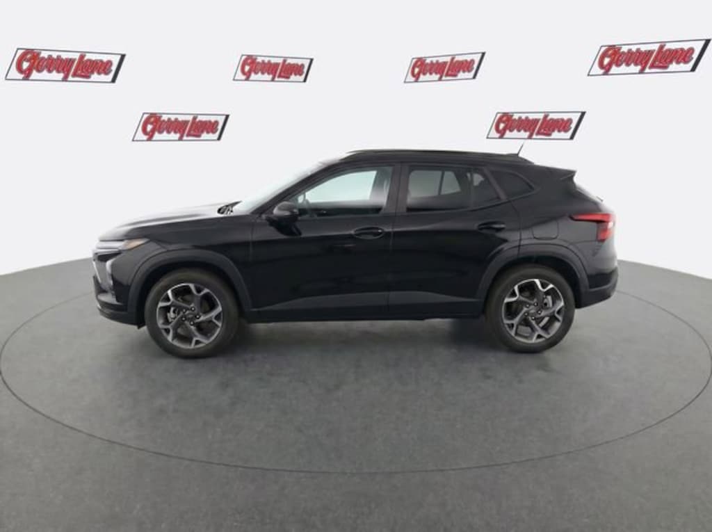 Used 2025 Chevrolet Trax LT SUV