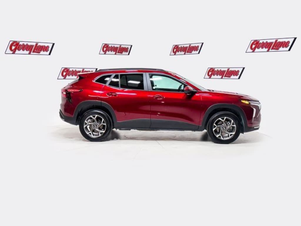 Used 2025 Chevrolet Trax LT SUV