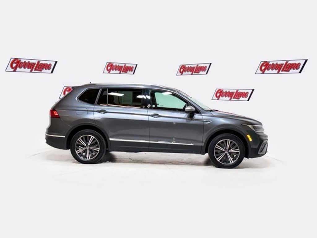 Used 2024 Volkswagen Tiguan SE