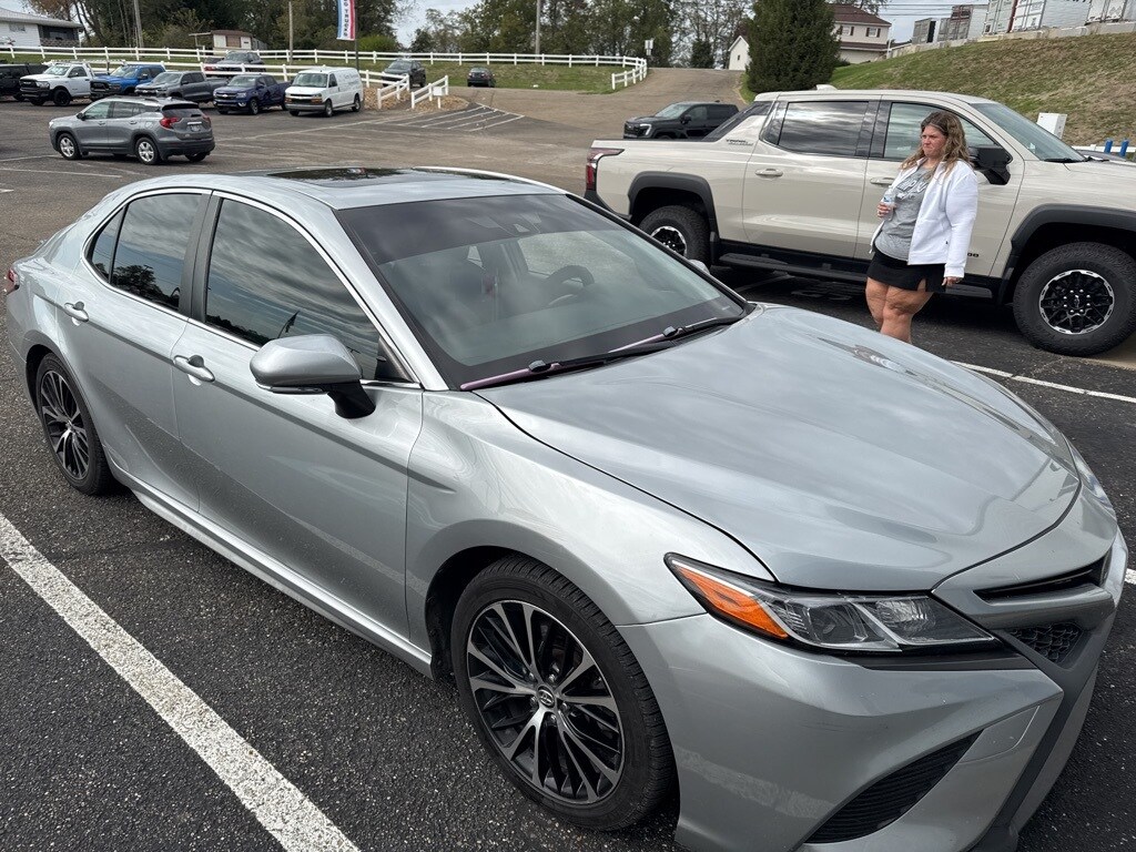 2018 Toyota Camry LE photo 3