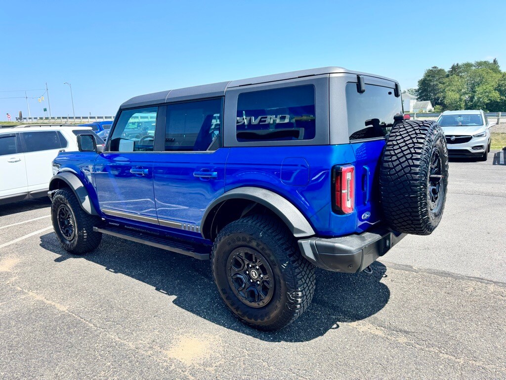 2021 Ford Bronco First Edition photo 2