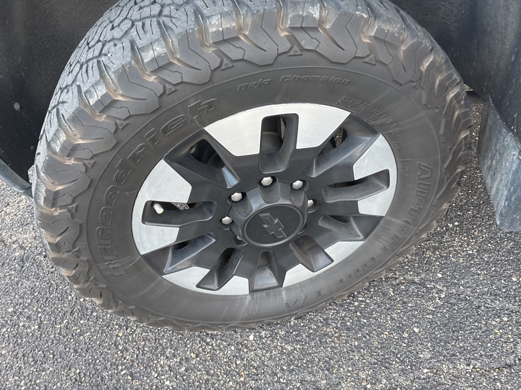 2020 Chevrolet Silverado 2500HD Custom photo 3