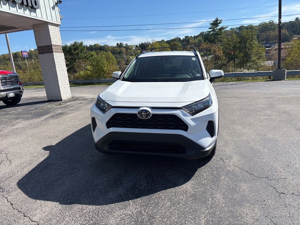 2020 Toyota RAV4 LE photo 3