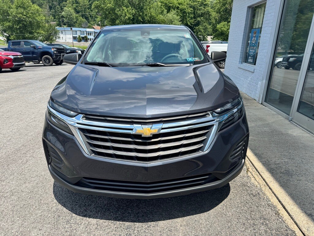 2022 Chevrolet Equinox LS photo 2