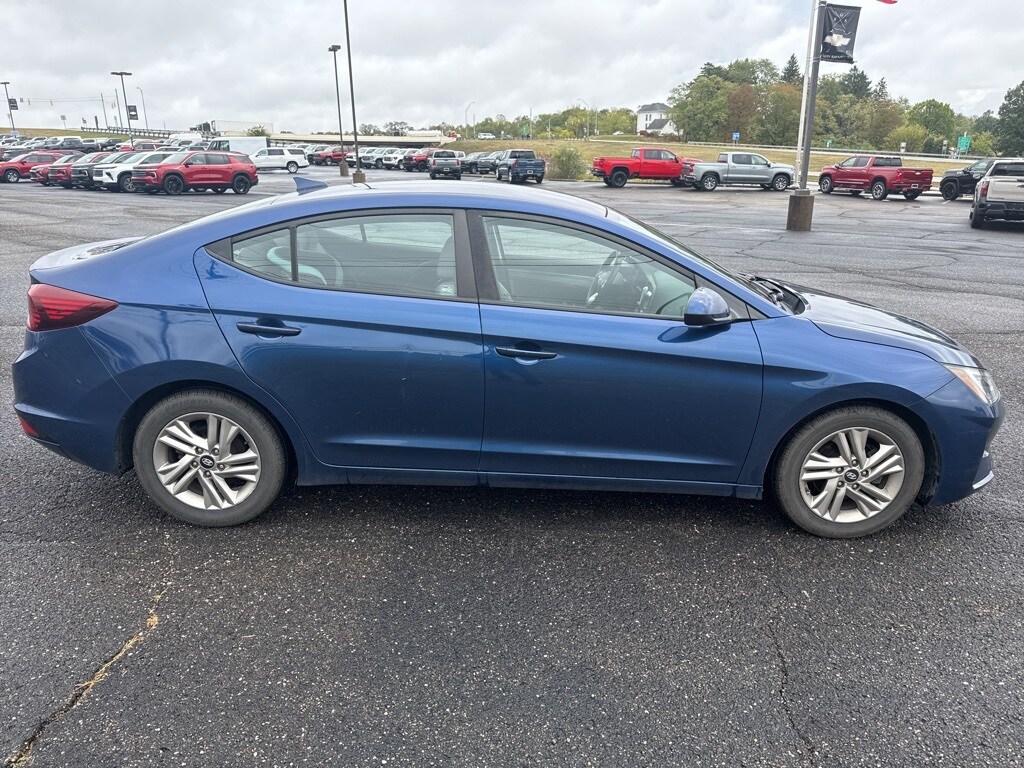 2020 Hyundai Elantra SEL photo 4