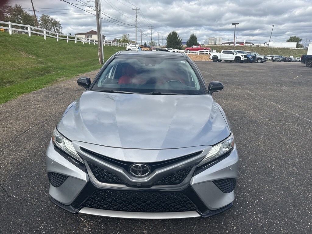 2019 Toyota Camry XSE photo 2