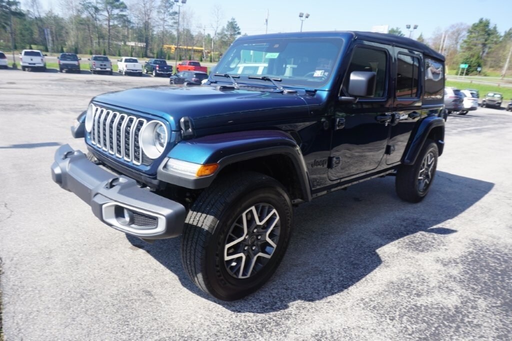 2025 Jeep Wrangler Sahara photo 3