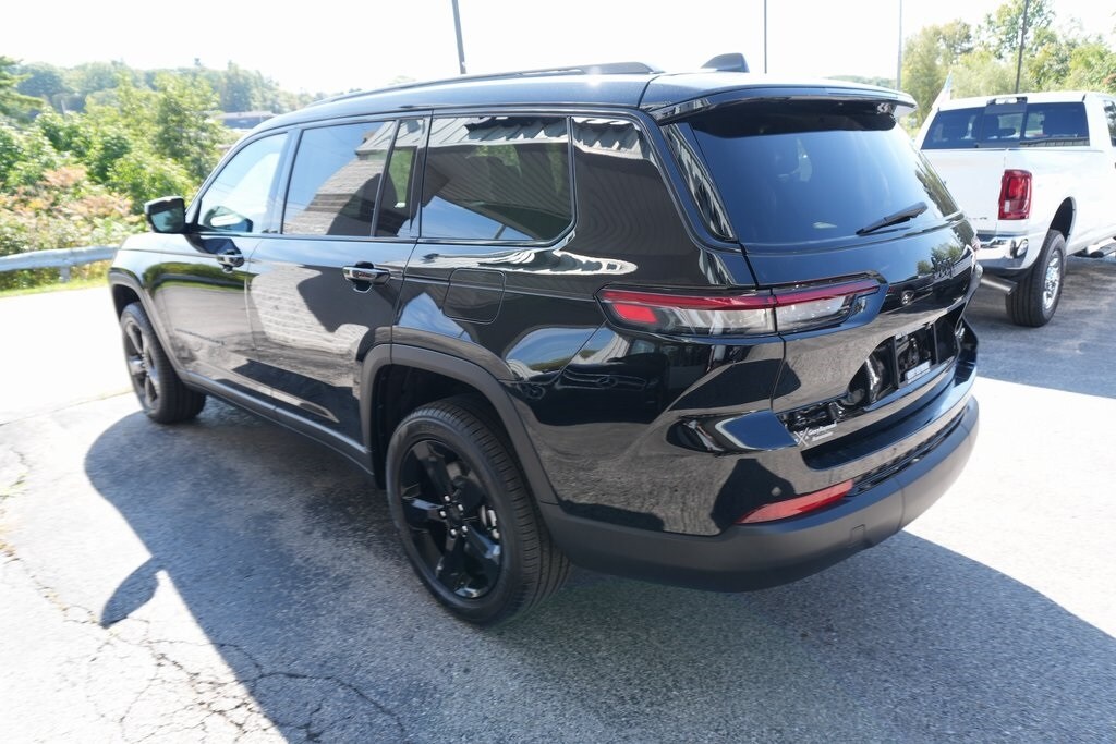 2025 Jeep Grand Cherokee Limited photo 4