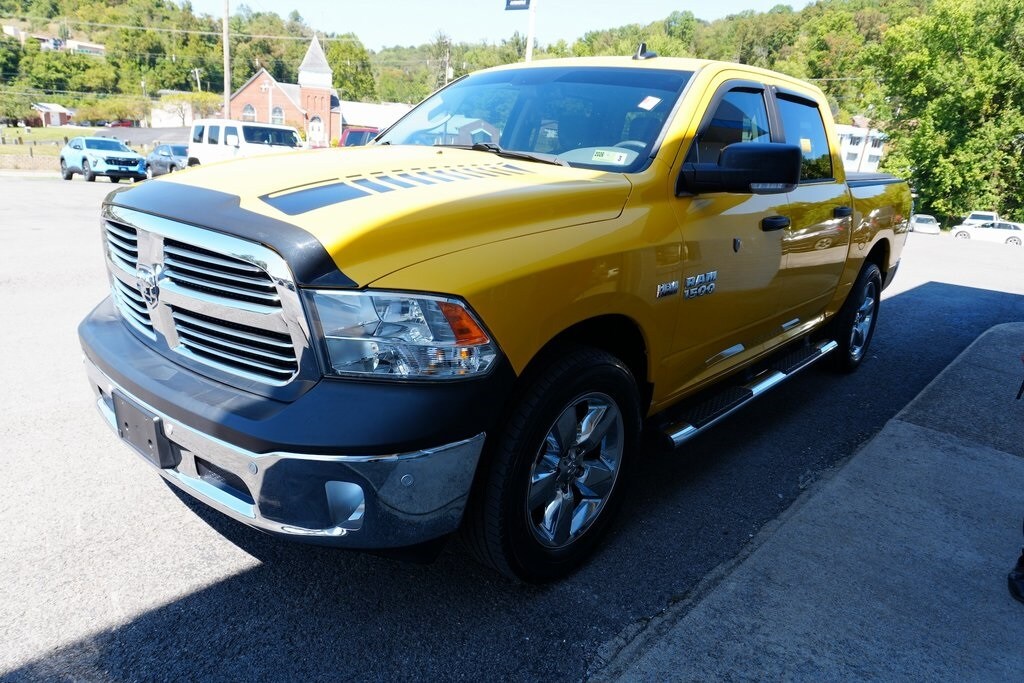 2016 Ram 1500 SLT photo 3