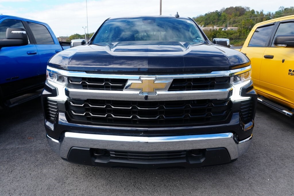 2022 Chevrolet Silverado 1500 LT photo 2
