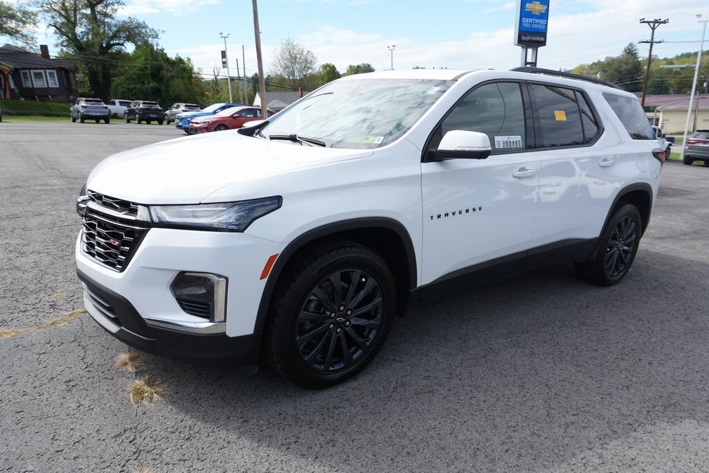 2022 Chevrolet Traverse RS photo 2
