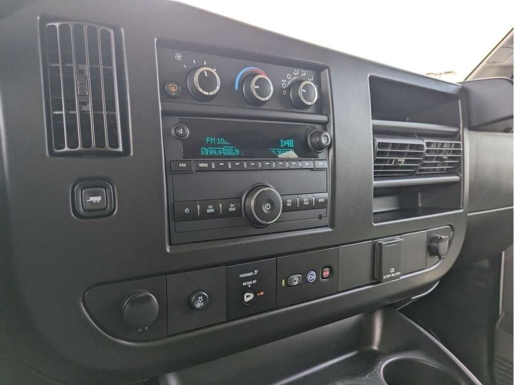 2022 Chevrolet Express 3500 LS Passenger Van photo 4