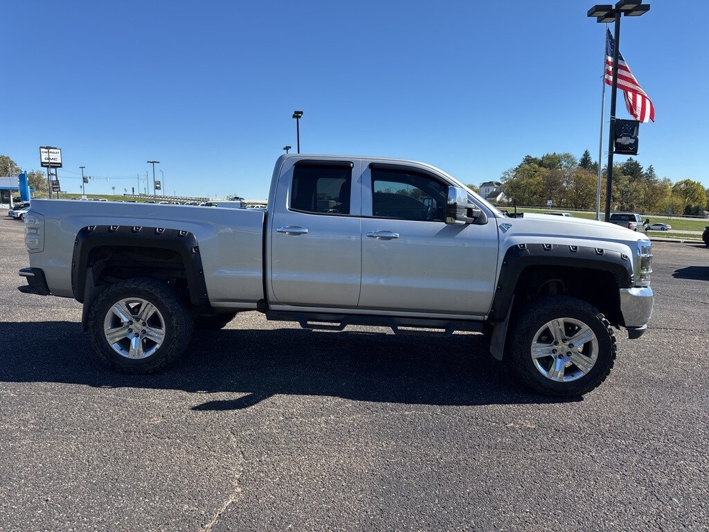 2017 Chevrolet Silverado 1500 LT photo 4