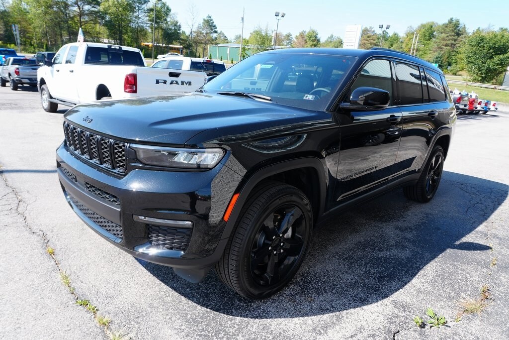 2025 Jeep Grand Cherokee Limited photo 3