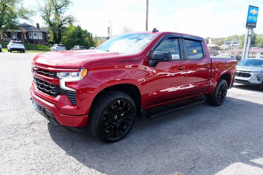 2023 Chevrolet Silverado 1500 RST photo 3
