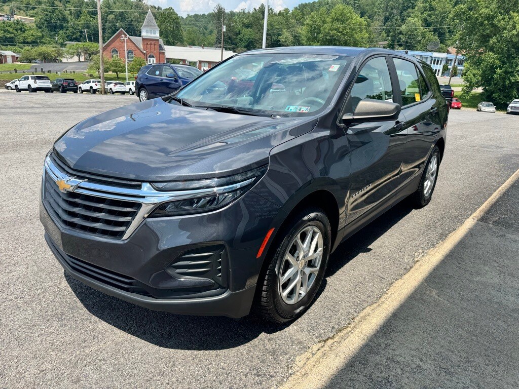 2022 Chevrolet Equinox LS photo 3