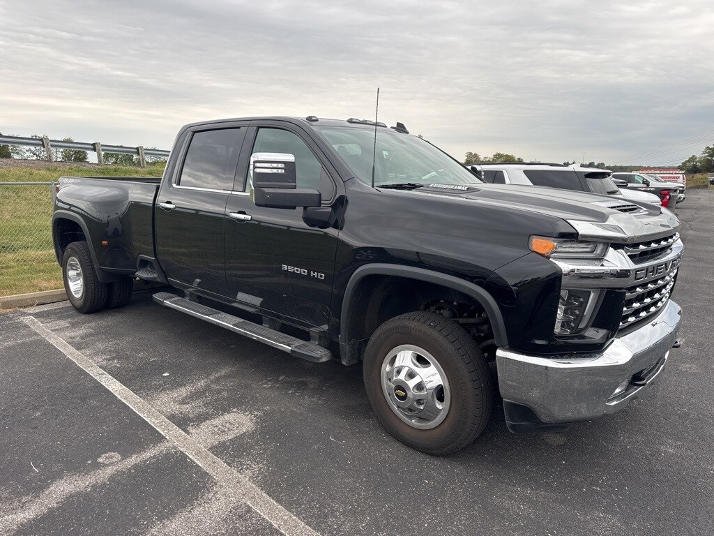 2022 Chevrolet Silverado 3500HD LTZ photo 3