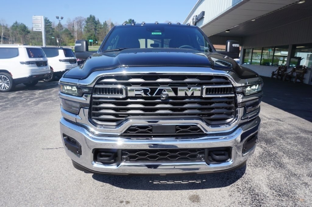 2025 Ram 2500 Tradesman photo 2