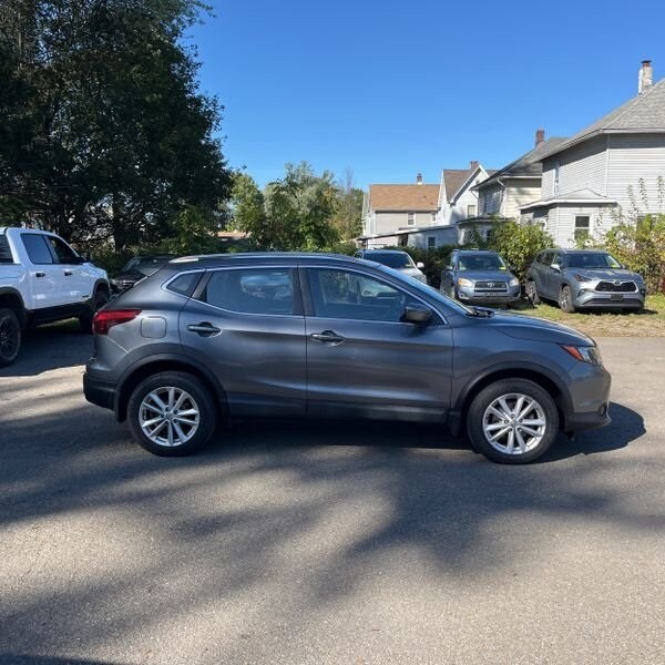 2017 Nissan Rogue Sport SV photo 3
