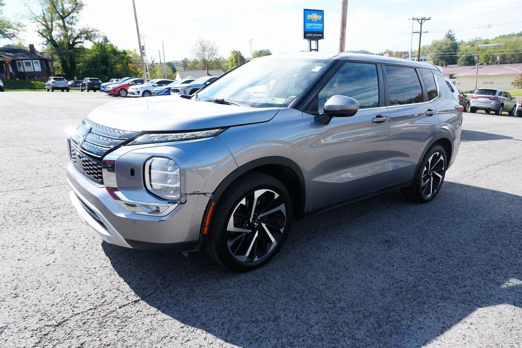 2022 Mitsubishi Outlander SE photo 3