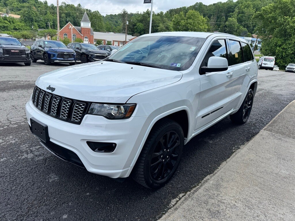 2022 Jeep Cherokee Laredo X photo 3
