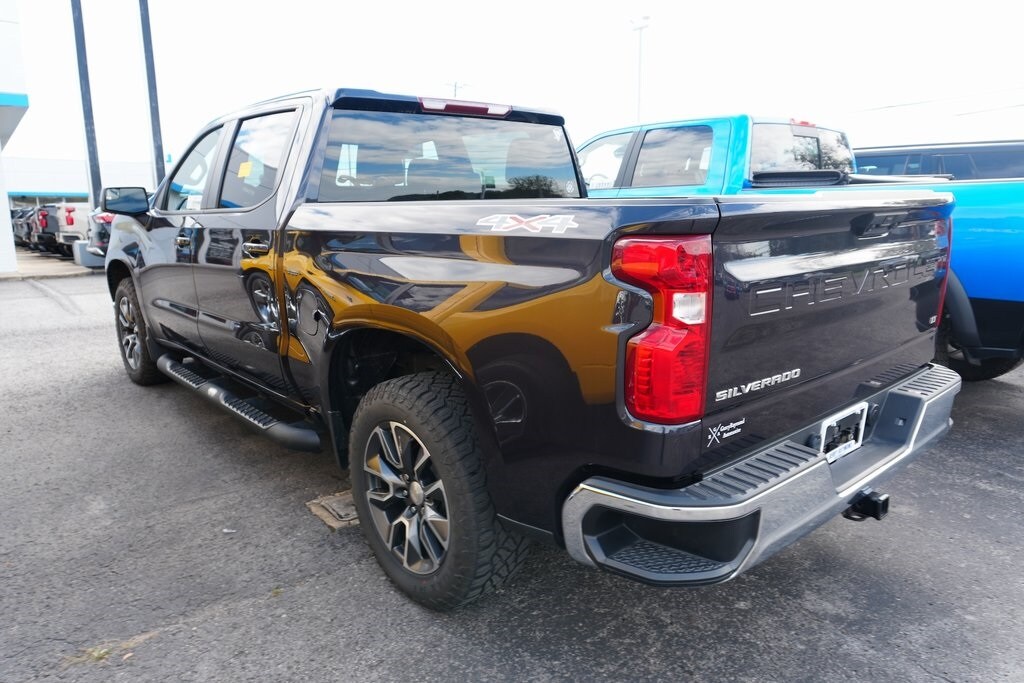 2022 Chevrolet Silverado 1500 LT photo 4