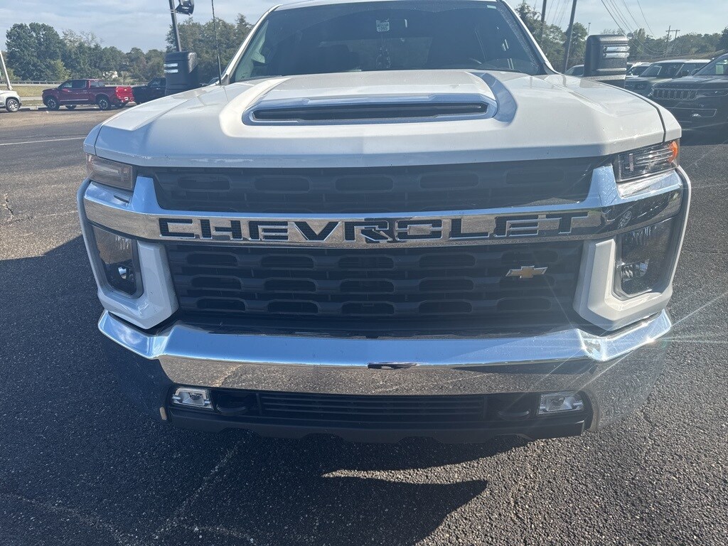 2022 Chevrolet Silverado 2500HD LT photo 2