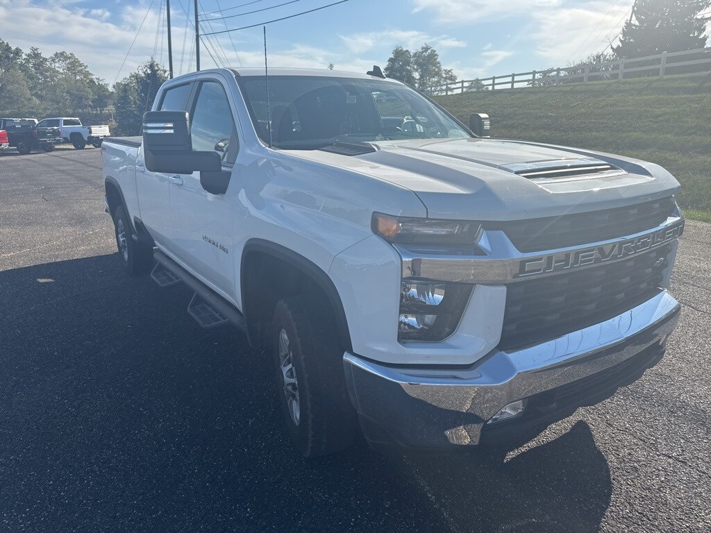 2022 Chevrolet Silverado 2500HD LT photo 3