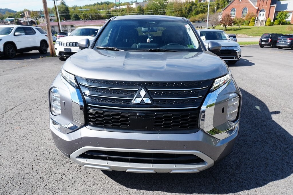 2022 Mitsubishi Outlander SE photo 2