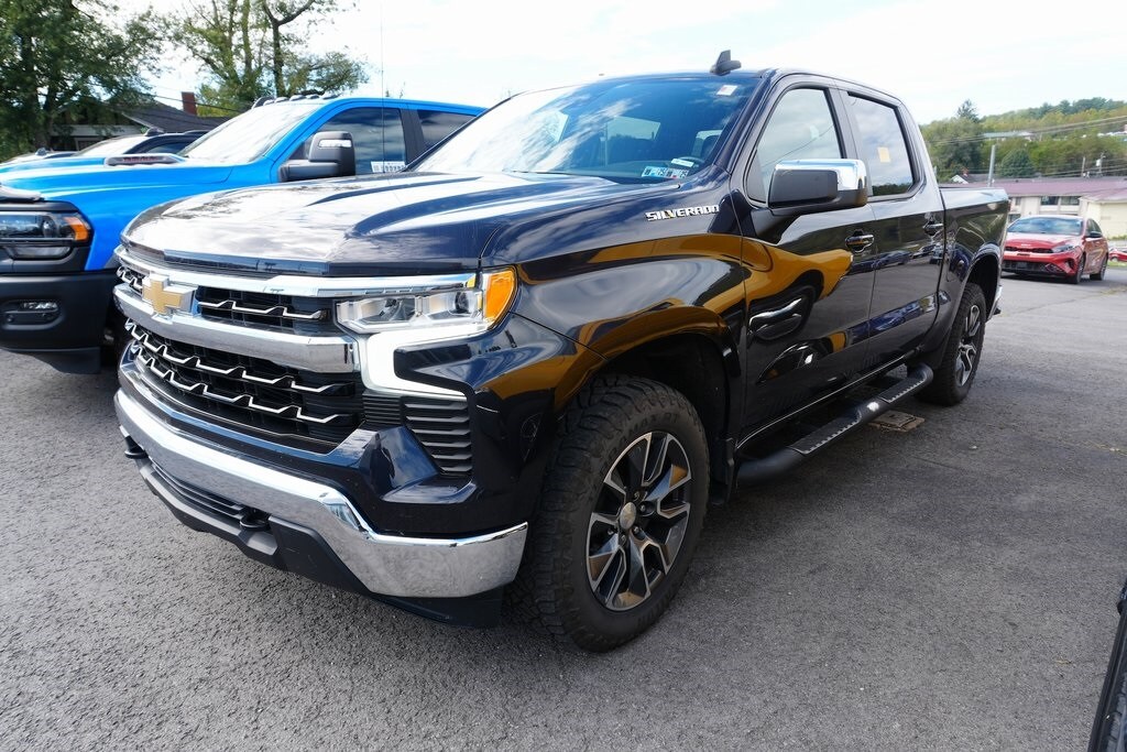 2022 Chevrolet Silverado 1500 LT photo 3