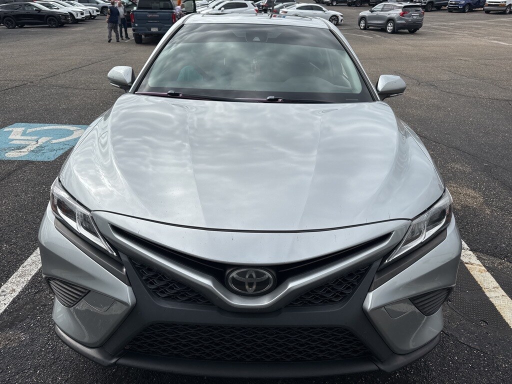 2018 Toyota Camry LE photo 2