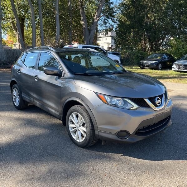 2017 Nissan Rogue Sport SV photo 2