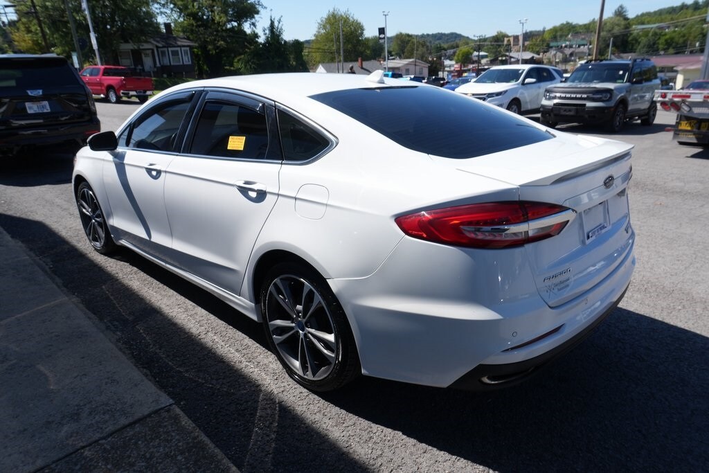 2019 Ford Fusion Titanium photo 2