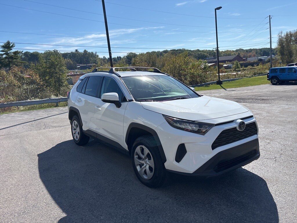 2020 Toyota RAV4 LE photo 4