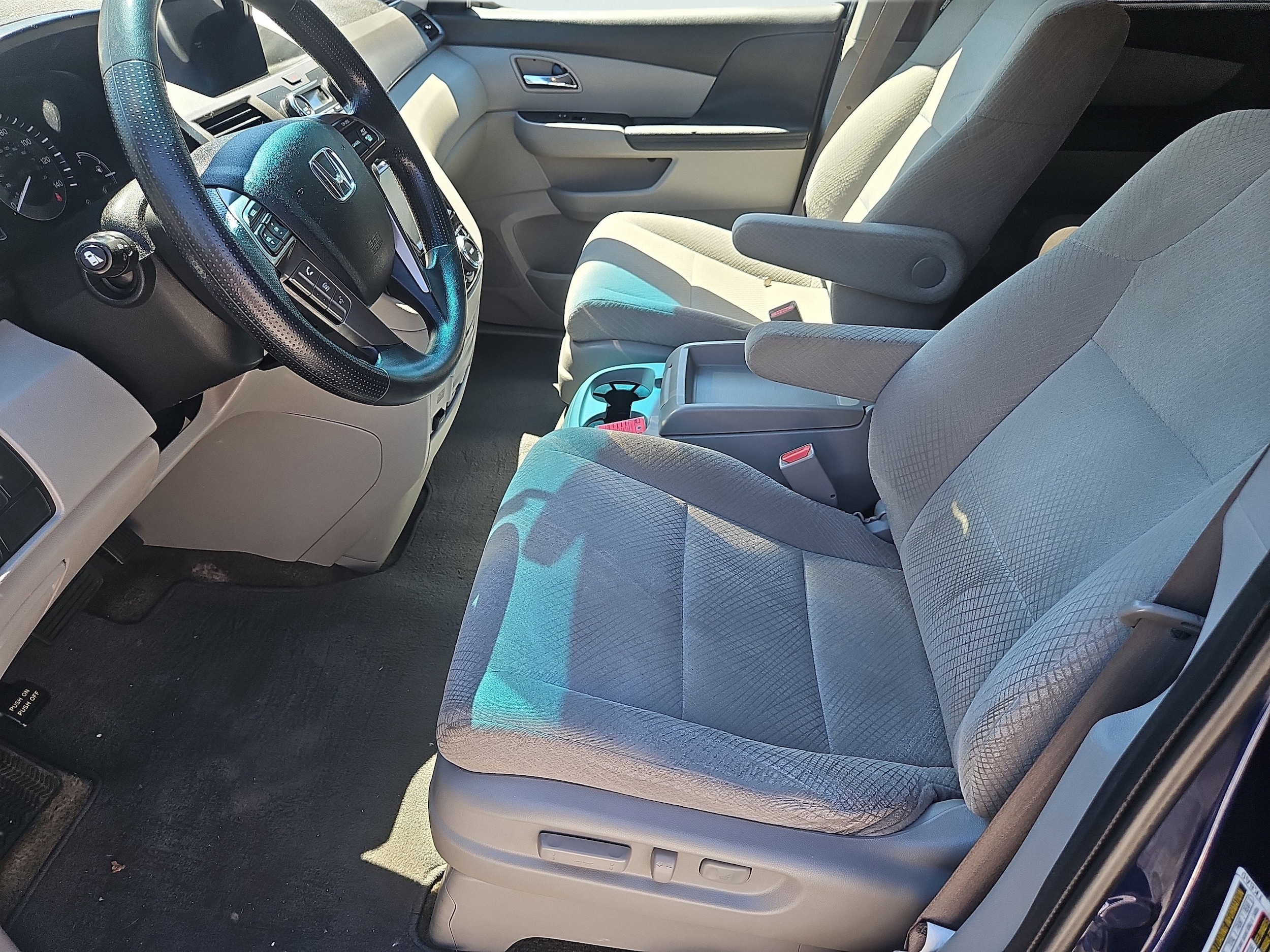 2016 Honda Odyssey SE - Photo 25