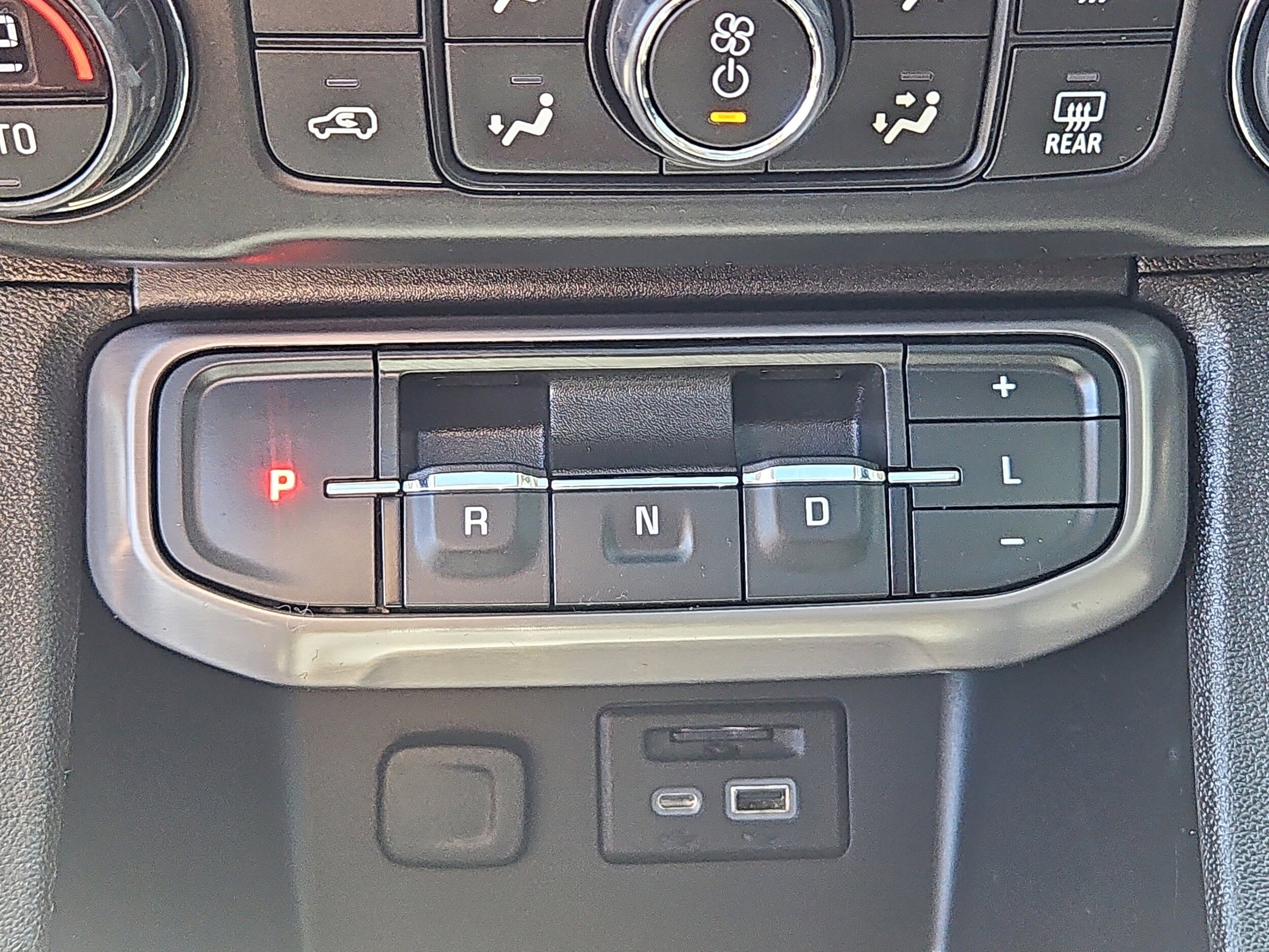 2022 GMC Acadia AT4 - Photo 25
