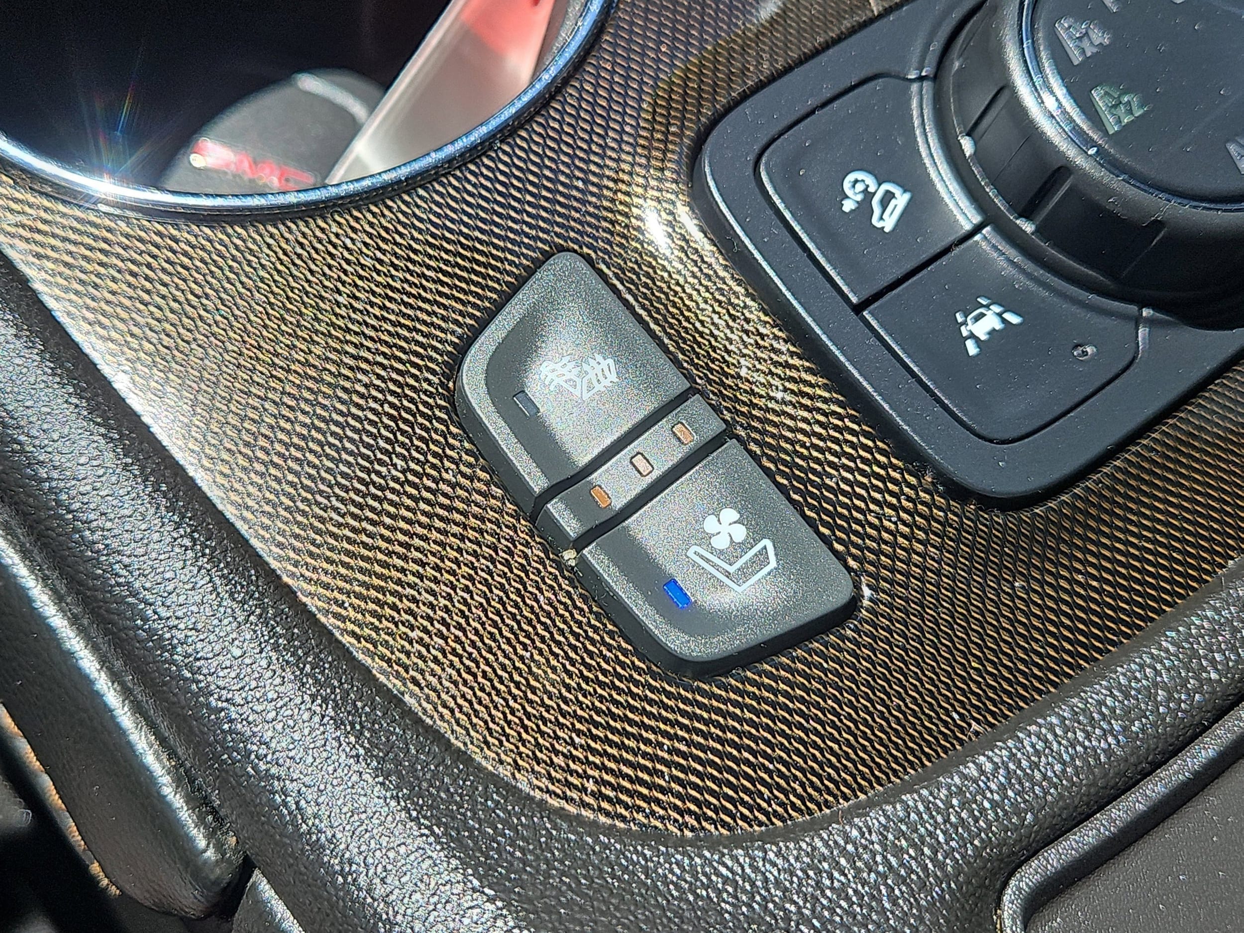 2022 GMC Acadia AT4 - Photo 14