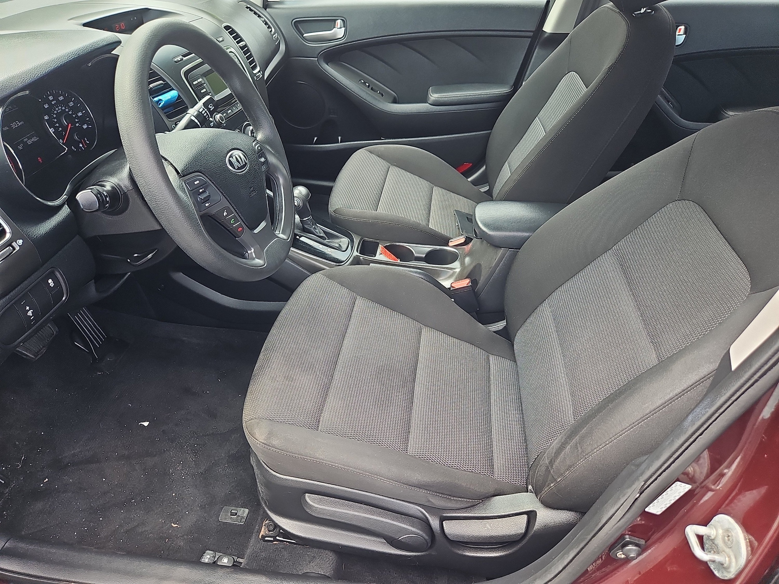 2017 Kia Forte LX - Photo 23