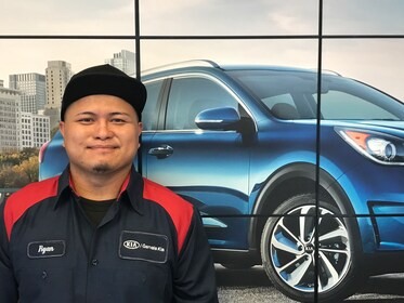 Staff member Rayan Vimolseng from 61dd0a12fe0f