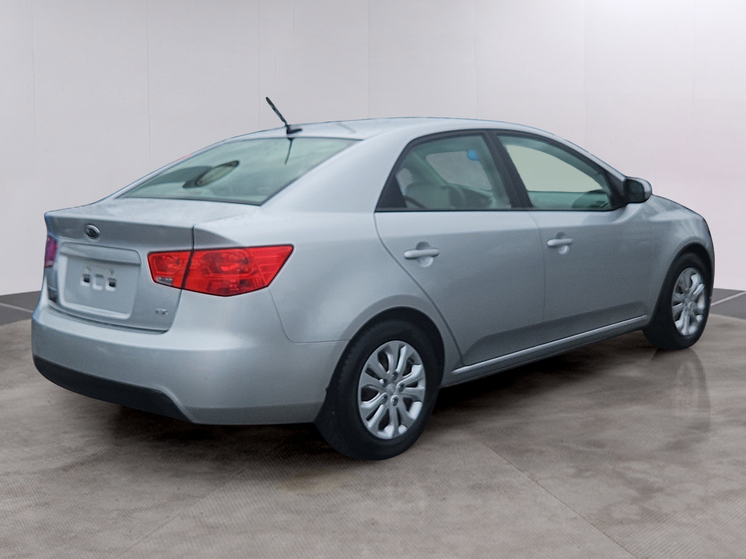 Used 2013 Kia Forte EX with VIN KNAFU4A2XD5729599 for sale in Lowell, MA