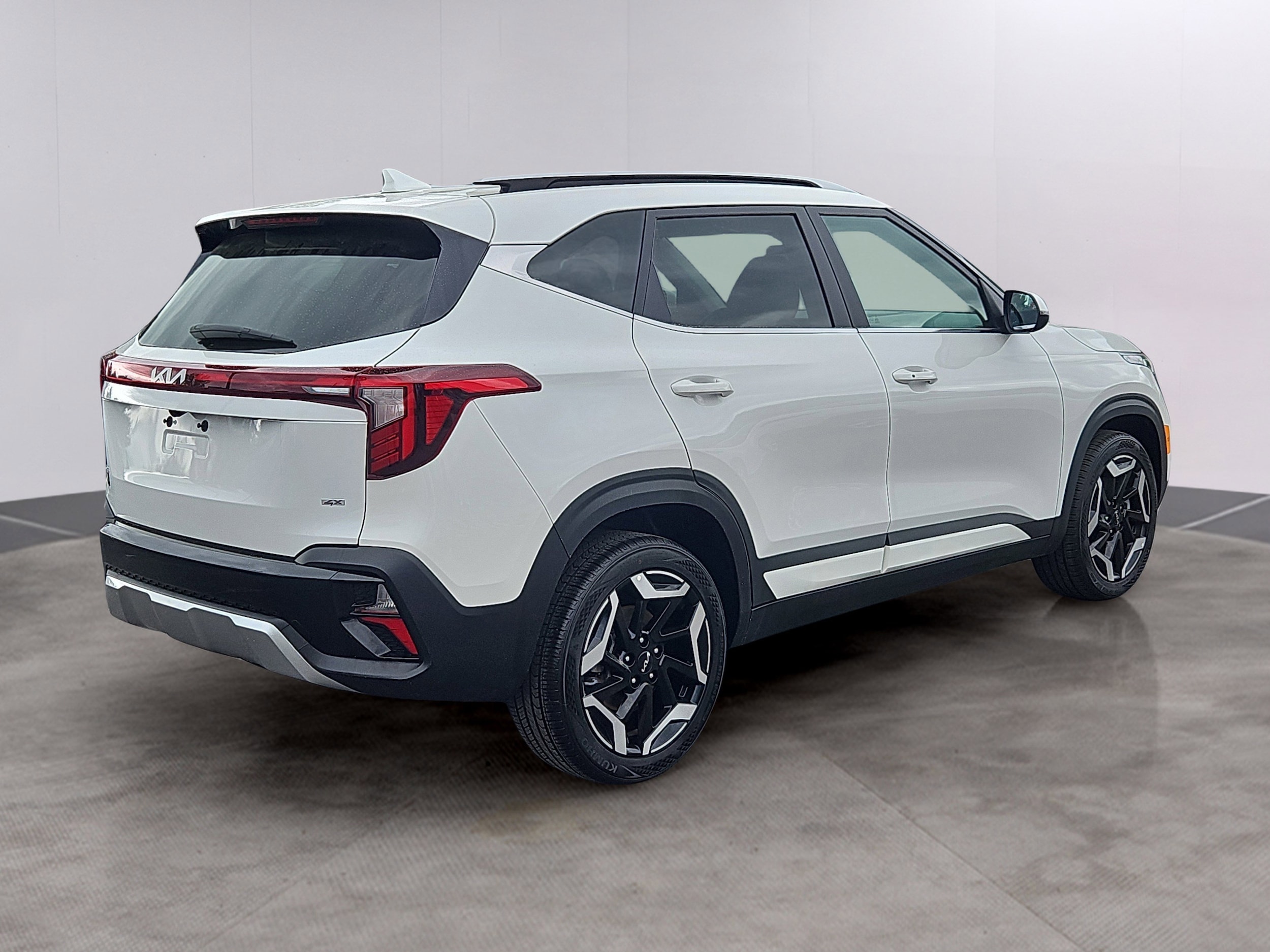 Used 2024 Kia Seltos SX with VIN KNDETCA79R7655417 for sale in Lowell, MA