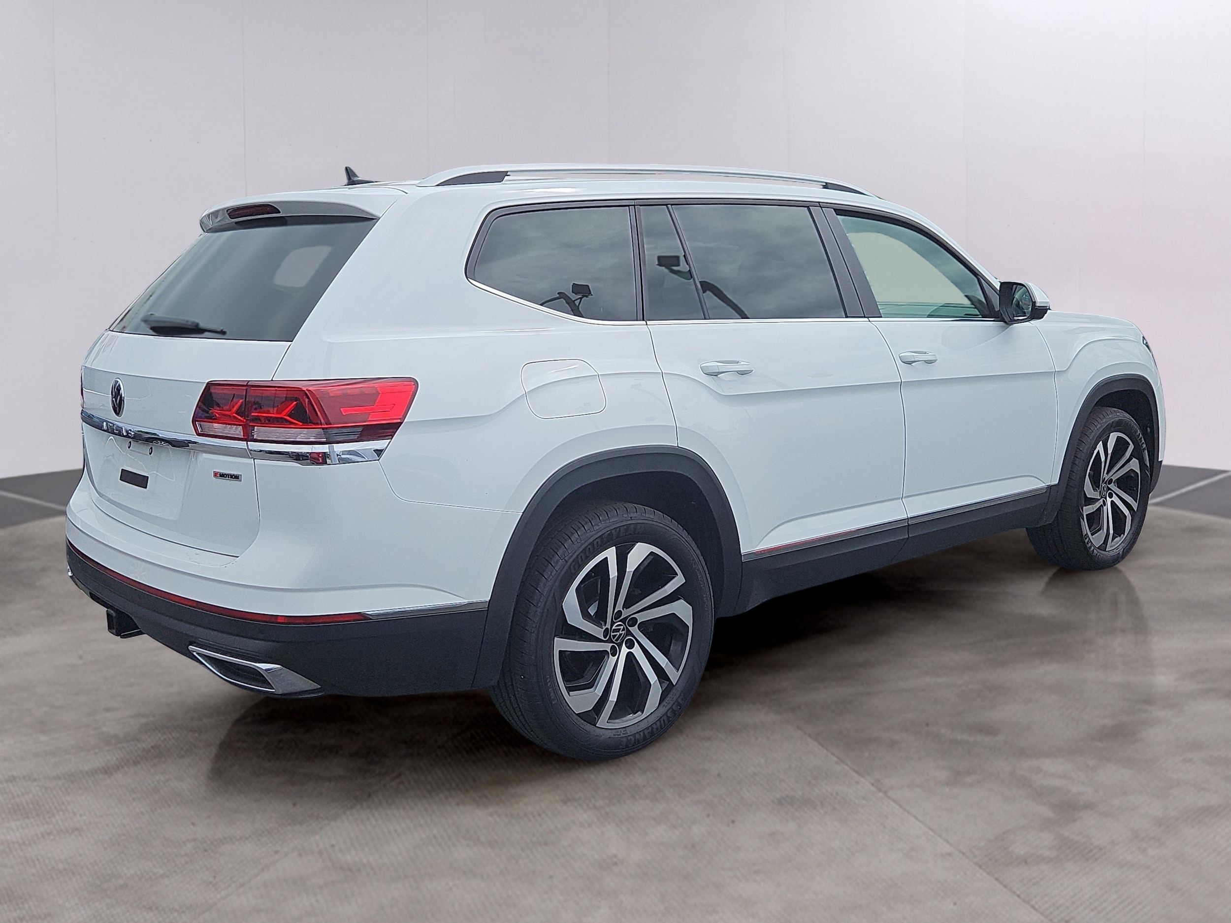 Used 2022 Volkswagen Atlas SEL with VIN 1V2BR2CA4NC528918 for sale in Lowell, MA