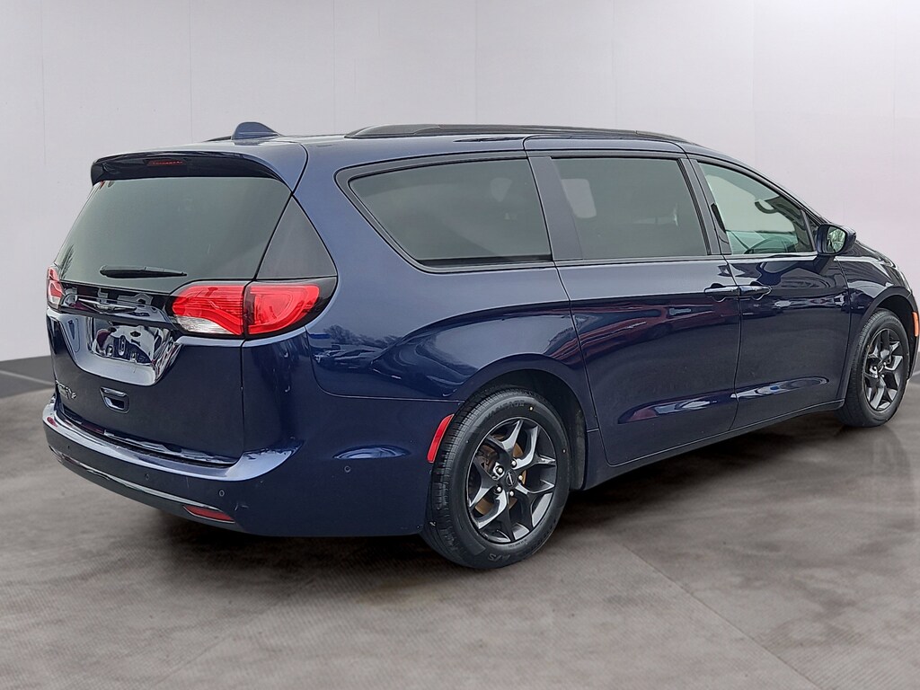 Used 2018 Chrysler Pacifica VAN