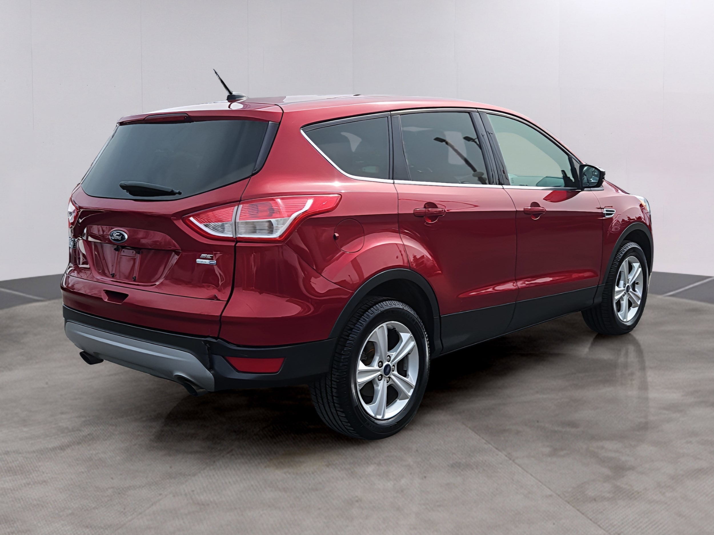 Used 2016 Ford Escape SE with VIN 1FMCU9GX5GUA00826 for sale in Lowell, MA