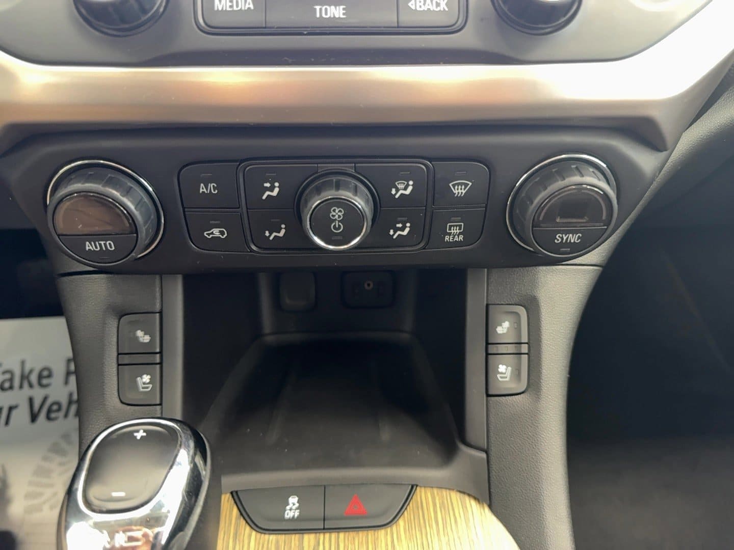 2018 GMC Acadia Denali - Photo 25