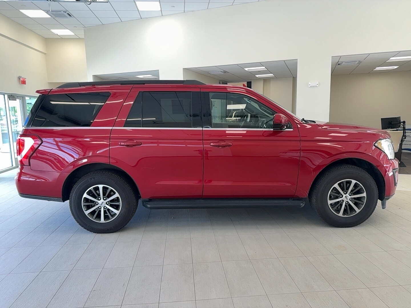 2021 Ford Expedition XLT photo 3