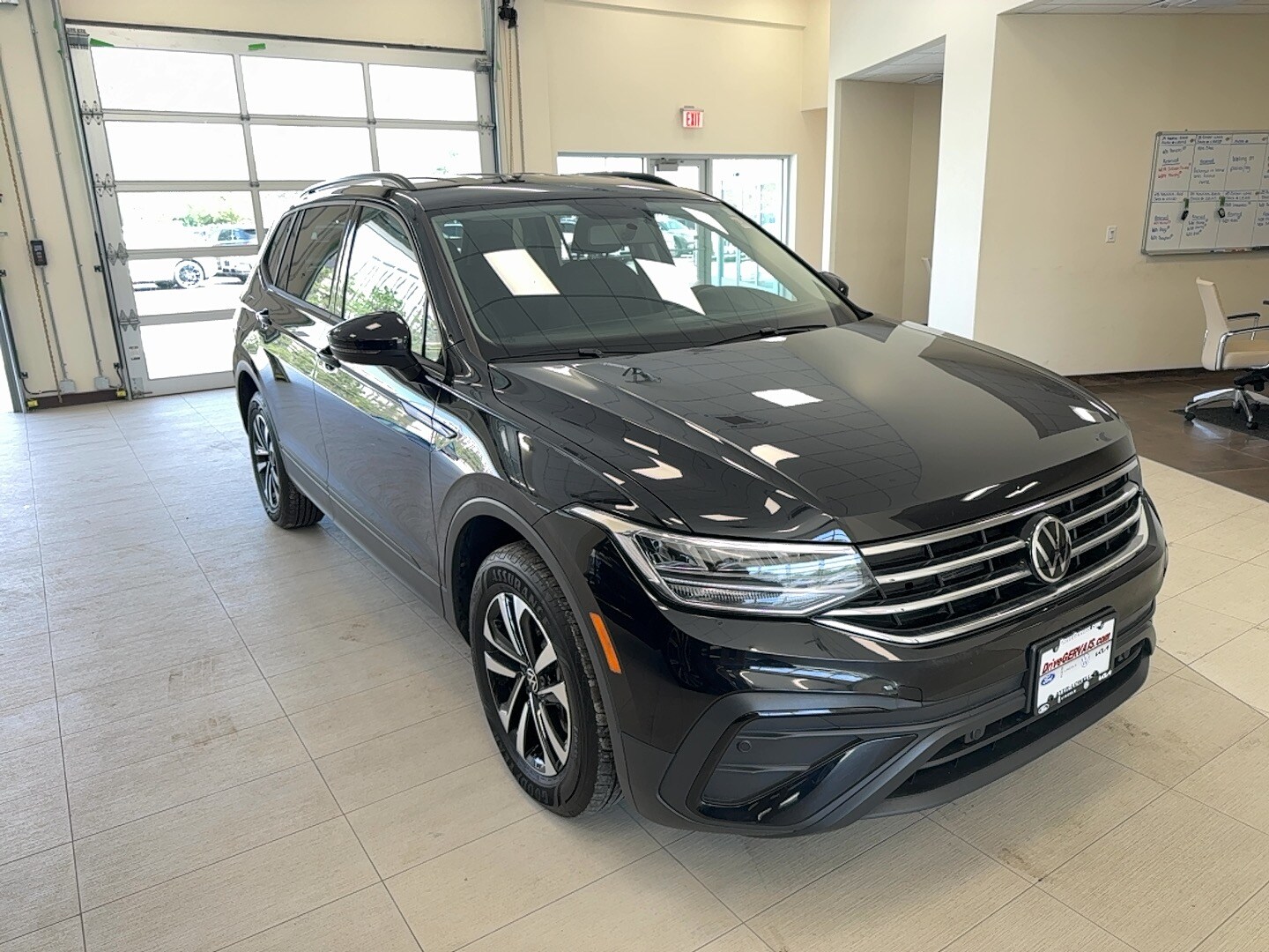 2022 Volkswagen Tiguan S photo 3