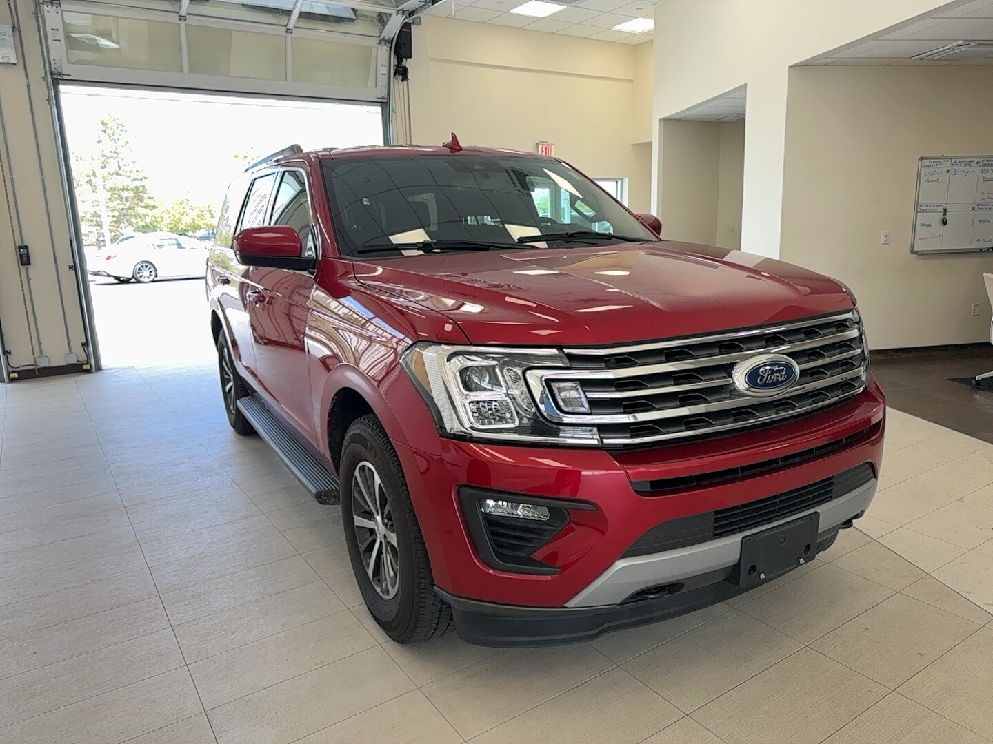 2021 Ford Expedition XLT photo 2