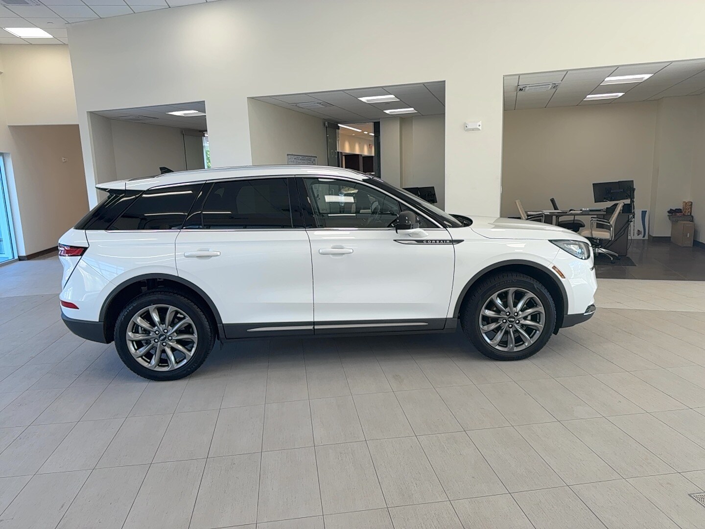 2021 Lincoln Corsair Standard photo 3