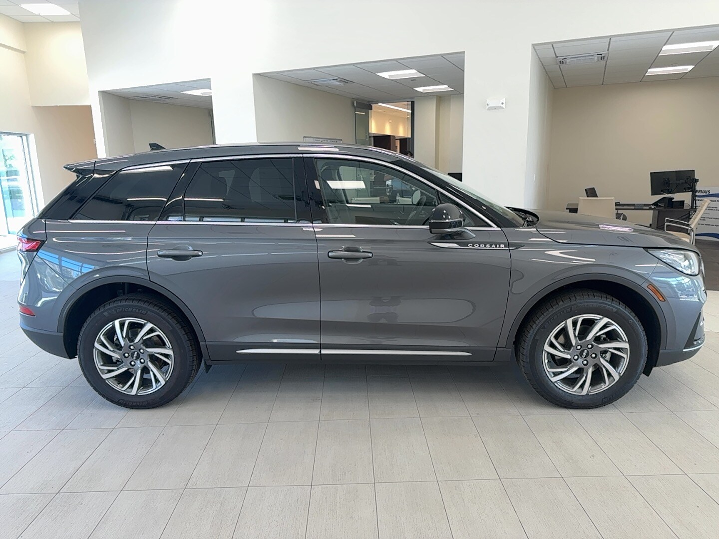 2024 Lincoln Corsair Premiere photo 3